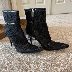 Donald Pliner, size 9, black lace boots, new in box